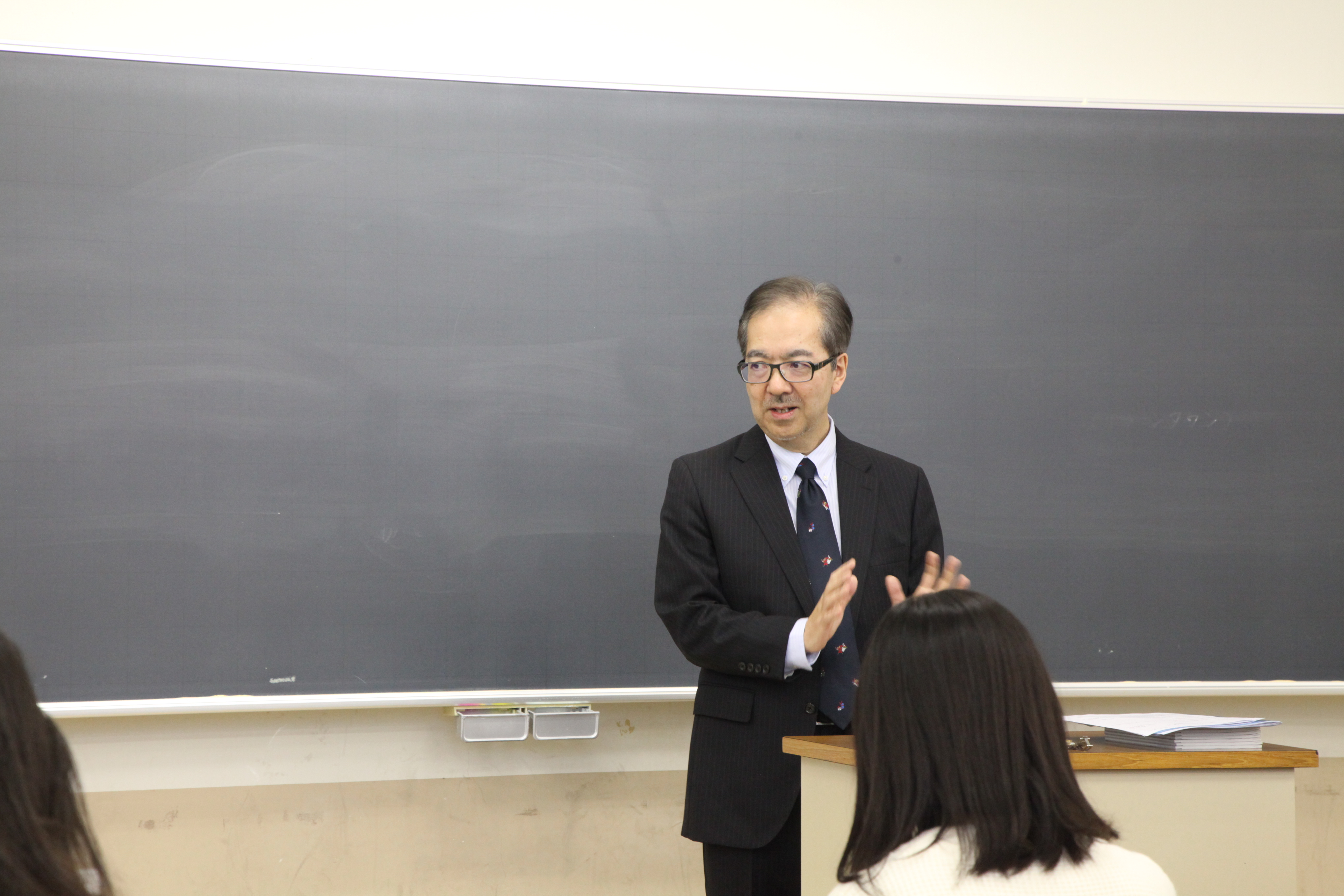 第11回グローバル スタディーズ オムニバス にて本学特任教授の柴田真一先生が特別講義をされました ニュース 神田外語大学
