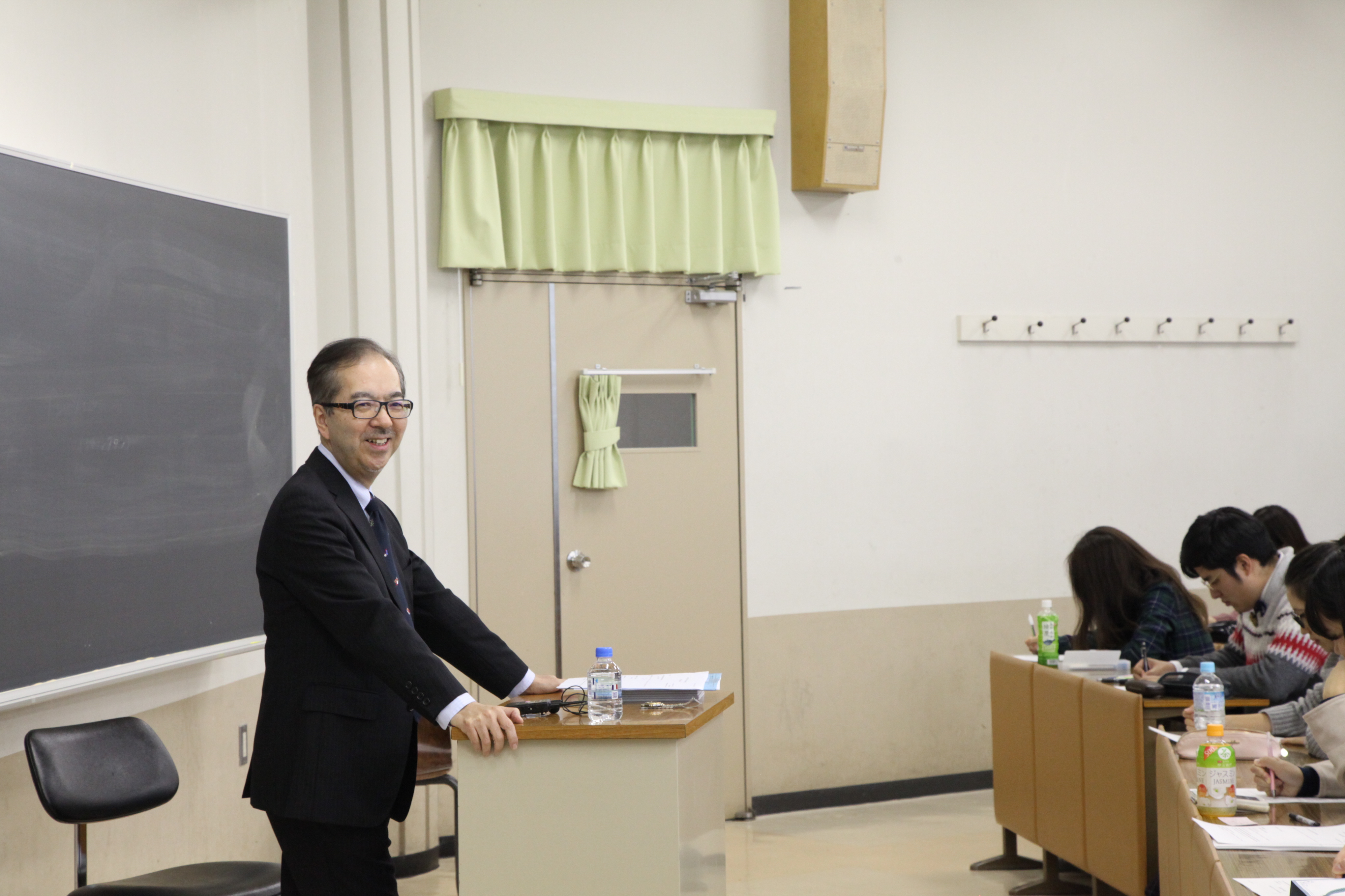 第11回グローバル スタディーズ オムニバス にて本学特任教授の柴田真一先生が特別講義をされました ニュース 神田外語大学