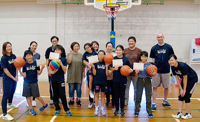英語deスポーツクラブ 小学生クラス 18年度 Family Fun Day バスケ サッカー 開催報告 ニュース 神田外語大学