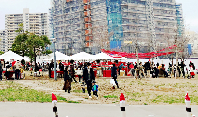 Makuhari Bay Parkクリスマスイベント に9名の在学生が運営補助ボランティアとして参加しました ニュース 神田外語大学